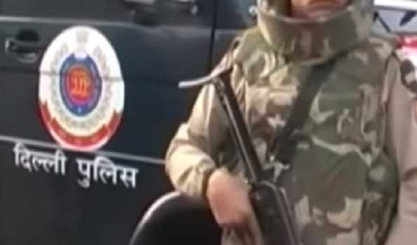 दिल्ली में दो संदिग्ध जेएम आतंकवादियों को हथियार के साथ पकड़ा गया
